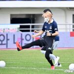 Lee Hyun-yi Instagram - 골때녀 파일럿부터 함께한 해나 해나가 없었다면 저는 지금까지 할 수 없었을거예요… 구척의 마스코트로, 또래상담반으로, 든든한 수비로, 골게터로 일당백 해오던 해나의 빈자리는 그 누구도 채울 수 없을 것 같아요… 해나야 정말 너무 고마웠고 함께해서 행복했어💕 부상 깨끗이 회복하고 다시 돌아와서 즐겁게 축구하자⚽️ #영원한 #fc구척장신 #송해나 #해나바로