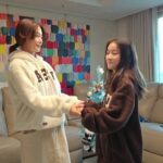 Lee Ji-hyun Instagram - 세상에서 젤 예쁜 딸랑구랑❤️ 오늘 보니 더 큰거 같아요😁 매일매일 자라나는 아이들👧👦 세상에 금도 있고 진주도 많거니와 지혜로운 입술이 더욱 귀한 보배니라(잠언20:15) #육아#딸#reels#dance