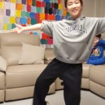 Lee Ji-hyun Instagram - 이 밤중에 나루토로 인해 1호2호 같이 신났네요🤣🤣 2호는 나루토 자세라며😂😂😂 얘들아 내일 월요일이야 자야지😖😖😖😖😖 #나루토#댄스#릴스#fyp