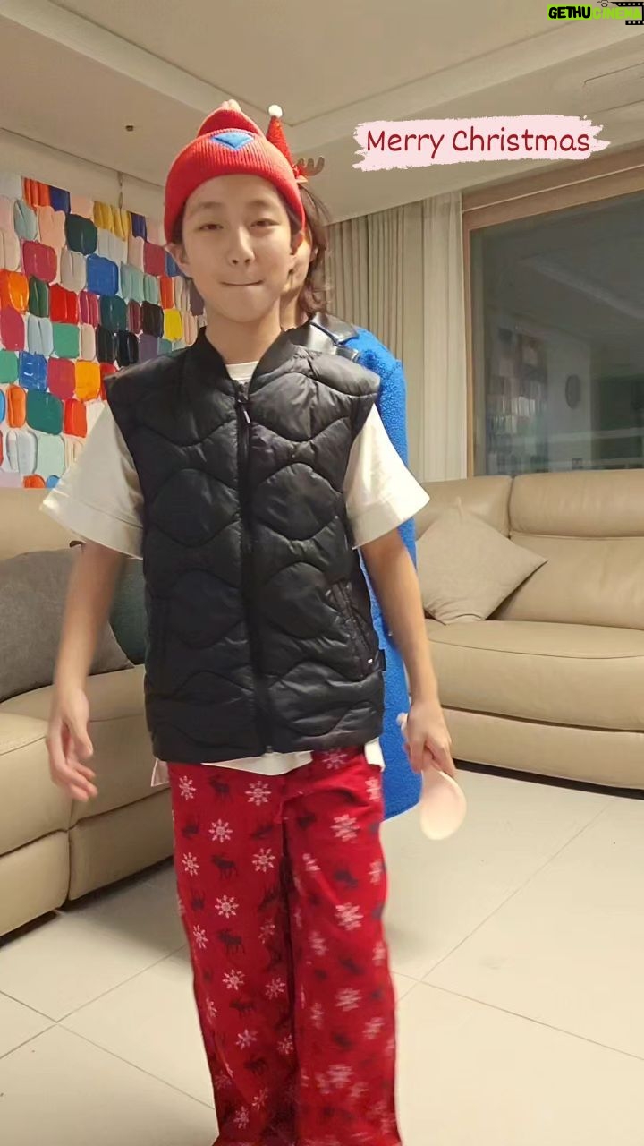 Lee Ji-hyun Instagram - ㅍㅎㅎㅎㅎㅎ 이지현의 유튜브 이지바이브 미용편4화가 업로드 되었어요 이번엔 필기시험봤어요!!!!!!! 많이 구독해주세요~^^ 유튜브 주소는 프로필에 링크있어요❤️ 끝으로 나의 형제들아 주 안에서 기뻐하라 너희에게 같은 말을 쓰는 것이 내게는 수고로움이 없고 너희에게는 안전하니라 (빌립보서3:1) #주일#말씀#merrychristmas #유튜브 #구독#좋아요