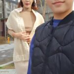 Lee Ji-hyun Instagram - 예배 끝나고~^^ 딸아 담엔 연습좀 하고 찍자~^^♡ 엄만 느리단다🤣🤣🤣🥰 제 유튜브 미용편2화가 업로드 되었어요~^^ 주소는 프로필에 링크있어요~^^ 중학생머리편 많이 구독해주세요❤️ 23. 우리를 비천한 가운데에서도 기억해 주신 이에게 감사하라 그 인자하심이 영원함이로다 24. 우리를 우리의 대적에게서 건지신 이에게 감사하라 그 인자하심이 영원함이로다 25. 모든 육체에게 먹을 것을 주신 이에게 감사하라 그 인자하심이 영원함이로다 26. 하늘의 하나님께 감사하라 그 인자하심이 영원함이로다 (시편136:23~26) #fyp #릴스#추천#김종국#주말