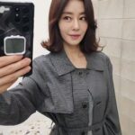 Lee Ji-hyun Instagram - 단발 스타일링~ 머리 자르고 나니 속은 시원한데 스타일링 힘들지요😭😭😭 #단발머리#헤어컷#헤어#스타일링#꿀팁 #치치라보 Dior