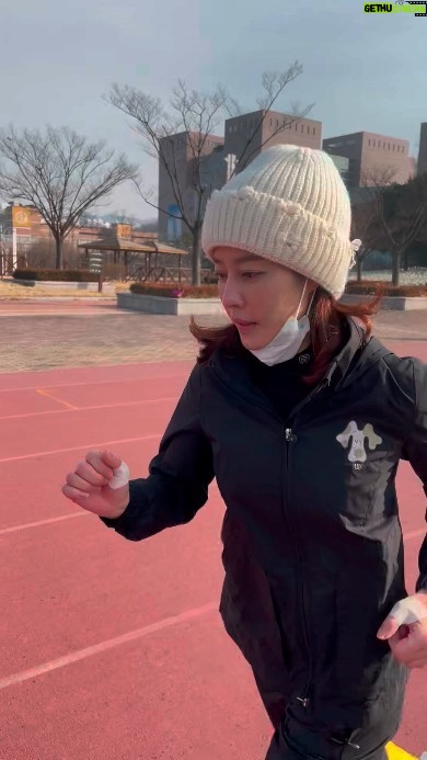 Lee Ji-hyun Instagram - 헉헉💦💦💦 오늘도 열심히 마라톤 연습했어요😁 이제 동아마라톤 까지 한달 조금 남았어요😂 부디🙏🙏🙏🙏완주할 수 있길!!!!!!! 마라톤의 마 자도 모르는 제가 10키로 도전합니당^^ 하~~~~~아이들 방학중에 미용국가자격증 실기준비중에 마라톤까지🤣🤣🤣🤣 죽갔습니다🤣🤣🤣 그래도 뛰면 가슴이 시~~~원해서 좋으네요 @rr_tr_i.man코치님 오늘도 감사했어요😁 #마라톤#대회#준비#러너#running#runner#training