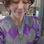 Lee Ji-hyun Instagram - 좋은건 부모님과 함께~~~ 맛있구 좋은거 있음 제일 먼저 생각 나는건 엄마 아빠죠❤️ 엄마집 와서 블랙앵거스 생갈비와 양념갈비로 고기 파티했어요😁 꽃갈비 너무 연하다고 너무 좋아하시고 잘 잡수셔서 저 넘 뿌듯뿌듯😁😁 양념갈비는 아이들이 너무 좋아해서 전 이번 기회 쟁였어요 뿌듯뿌듯 😁 엄마는 아이들이 잘먹을때 제일 감사하죠😍 블랙앵거스!!!꼭 맛보셔야해요!!!!! 양념LA갈비는 소의 13개 갈비 중 📌가장 크고! 육질이 연한 6,7,8 번 갈비를 사용하여 두툼한 갈비에 특제 양념을 골고루 입혔어요 ✅JBS의 프리미엄 블랙앵거스 브랜드 ✅초이스등급 상위 30% 블랙엥거스 소고기만이 제공할 수 있는 품질 ✅6.7.8번 꽃갈비 부위만 사용하여 뼈가 3개인것이 특징 ✅두껍고 부드러운 원육에 짜지않고 맛있는 양념이 더한 LA갈비 기존 시판되는 양념LA갈비와는 비교하지 마세요~! 이상적인 마블링과 풍부한 풍미로 기대 이상의 맛을 보장합니다^^ 🍒당일배송이에요 🍒구매는 프로필에 링크로 들어오세요 #설#선물#고기#LA갈비#생갈비