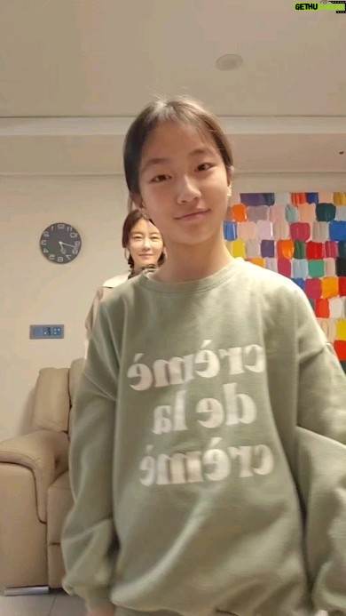 Lee Ji-hyun Instagram - 푸하하하 올리면서도 넘 웃기네요🤣🤣🤣 우리끼리 찍으면서도 얼마나 깔깔대고 웃었는지 몰라요ㅋㅋ 오합지졸 우리 사랑해 내새꾸들❤️❤️❤️ @sykim_100813 4 주 안에서 항상 기뻐하라 내가 다시 말하노니 기뻐하라 5 너희 관용을 모든 사람에게 알게 하라 주께서 가까우시니라 6 아무 것도 염려하지 말고 다만 모든 일에 기도와 간구로, 너희 구할 것을 감사함으로 하나님께 아뢰라 #music #dance #viral#reels #instareels #family 복된 주일 되세요~~~❤️