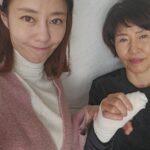 Lee Ji-hyun Instagram – 안녕하세요. 오랜만에 이지현의 스윗홈 
공구를 가지고 돌아왔습니다~~!
사실 공구를 하면서, 너무 다양한 좋은 제품들이 많은데 심혈을 기울이고 깐깐하게 재고 따지고 써보고 먹어 보니 시간이 쪼~~~끔 더 오래걸렸어요~~!! 

2024년 스윗홈 첫 공구 제품은 사대부곳간의
비건떡갈비에요  콩으로 만든 떡갈비👏👏👏👏
요 비건떡갈비 할 말 정말 많지요~~그건 아래에서 해드릴게요^^ 

애들 방학에 먹일것이 없다고, 
사대부 언제하냐고 DM이 많이 와서 미리 오픈합니당!
그 심정 제가 누구보다 잘 알거든요..
뒤돌아서면 밥해야되여.ㅠㅜ 
방학이면 하루 세끼가 아니라 간식까지 열끼는 먹이는거 같아요!!!!

🌈저는 오늘 엄마가 손을 다치셔서 비건떡갈비 들고가서 
해드리고 왔어요~
저희 이모는 유방함 수술 후 식단에 엄청 깐깐하신데
콩고기라며 너무 좋아하세요!!!🌈

 ⭐️생명공학연구소 연구원과 대학교수진이 연구에 참여해 만든 프리미엄 비건떡갈비!!! 

🥩고기가 들어가지 않은 콩고기입니다!!
바로 우리가 찾던 건강식 고기죠!!!!! 

인공첨가물 ZERO를 통해 콜레스테롤 0, 트랜스지방 0, GMO 0, 100%식물성 원료만
을 사용하였습니다. 

⭐제품의 기본적인 설명
✔ 천연방식으로 참숯에 구워 씹을수록 느껴지는 고소함!
✔ 영양과 식감을 더하는 Begreen 만의 시그니처 재료 상황버섯!
✔ 식물성 육즙이 팡팡 터지는 기대 이상의 풍미를 느껴요!
✔ 인공첨가물 Zero를 통해 안심하고 즐기는 떡갈비! 

⭐ 항산화와 면역에 탁월한 상황버섯가루!
✔ 상황버섯가루를 양파, 마늘, 대파 등 다양한 채소와 배합!
✔ 꽉찬 영양과 촉촉한 식감 두마리 토끼!
✔ 베타글루칸 성분이 풍부하여 면역력 증진에 효과적!
✔ 항산화 작용을 통해 암세포 증식, 전이 억제 및 피부노화 방지!
✔  간세포를 보호하여 해독작용을 활성화!
✔ 혈전용해 및 혈관확장으로 심혈관 질환 예방!” 

떡갈비 6봉: 44900원 / 10봉: 66900원
1봉에 2장씩 들어있어요~
오직 스윗홈에서 70%할인된 가격에 만나세요~😁

겨울방학 요 비건떡갈비는 그냥 구워 먹어도 맛있구요
 온가족 건강하고 맛있게 드실 수 있는 레시피는 내일 피드에
올려드릴게요~^^
#비건떡갈비 #비건 #Begreen떡갈비 #상황버섯가루 #비건떡갈비#레시피
#숯불직화 #인공첨가물zero #주부그램 #간편식 #간단반찬

🍬구매는 프로필 링크에 있어요🍬