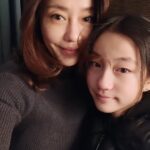 Lee Ji-hyun Instagram – 용평 이틀째^^
하루 종일 눈이 내렸어요~
어찌나 풍경이 이뻤는지요^^

한번 강습 받았는데 아이들이 엄청 좋아하고
너무 잘타서 엄마 너무 뿌듯해요😁😁😁

두번째 강습 받더니
겁많은 우경이를 강습 선생님이 어떻게 구워 삶으셨는지 우경이가 스키선수가되고싶대요🤣🤣🤣
선생님 감사합니다♥️

걸크러쉬 서윤이는 스키타러 자주 오자는데
무섭네요🤣🤣🤣

엄마 열심히 일하고 조만간 꼬~~옥 또 오자!!!!

#용평#스키#김준형아카데미#육아#방학#ski#감사#행복