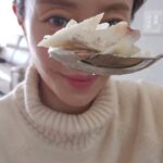 Lee Ji-hyun Instagram – 살좀 보셔요~~~살이 아주 실한 굴비에요👍👍
맛이요? 말모말모~없어서 못먹죠ㅋㅋㅋ
모두가 잠든 매일 새벽 3시, 한국무형문화유산 명인1호 강병욱의 손을 거쳐
명인만의 특허기술로 직접 한마리 한마리 정성스레 섭간합니다.
기계로는 할 수 없는 정교한 작업이기에 더욱 정성을 담았습니다.

우리나라 명인 1호가 만든 귀한 굴비에 걸맞게  포장도 고급스러워요~~
설 선물로 받는다면 너무나도 만족스러운 새쌔보리굴비랍니다😁

❣️당일배송이에요 
❣️구매는 프로필 링크로 들어오세요