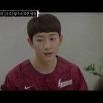 Lee Jung-hyuk Instagram - LG야 미안..이게 내 일이라 어쩔 수 없었어..나도 일은 해야지.. #슬기로운감빵생활