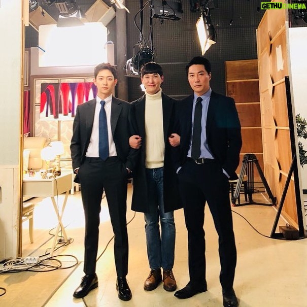 Lee Jung-hyuk Instagram - #mbc#주말드라마#밥상차리는남자 #밥차남 악당 둘 그리고........바보 하나...