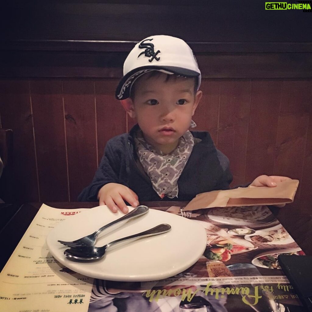 Lee Jung-hyuk Instagram - 너랑 마지막 식사.