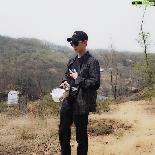 Lee Jung-hyuk Instagram - 요즘 내 손엔 항상 타요,로기,라니,가니 작은연못숲
