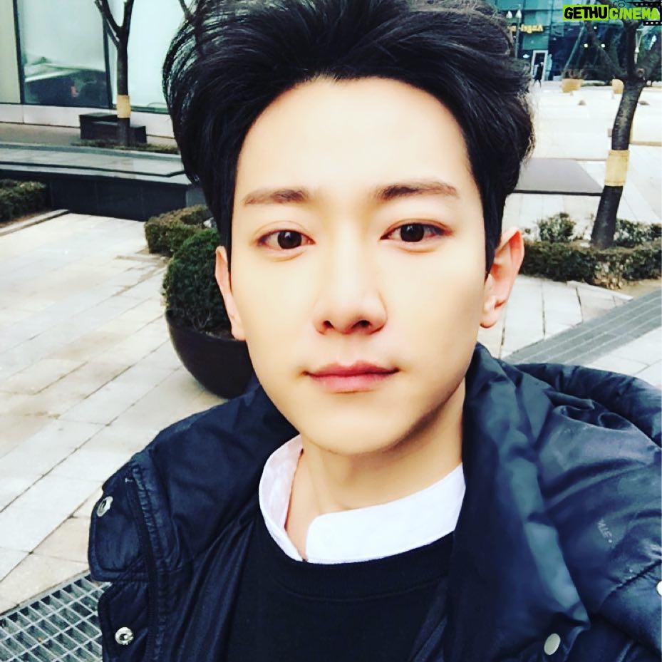 Lee Jung-hyuk Instagram - 웅아~추워 빨리 와~