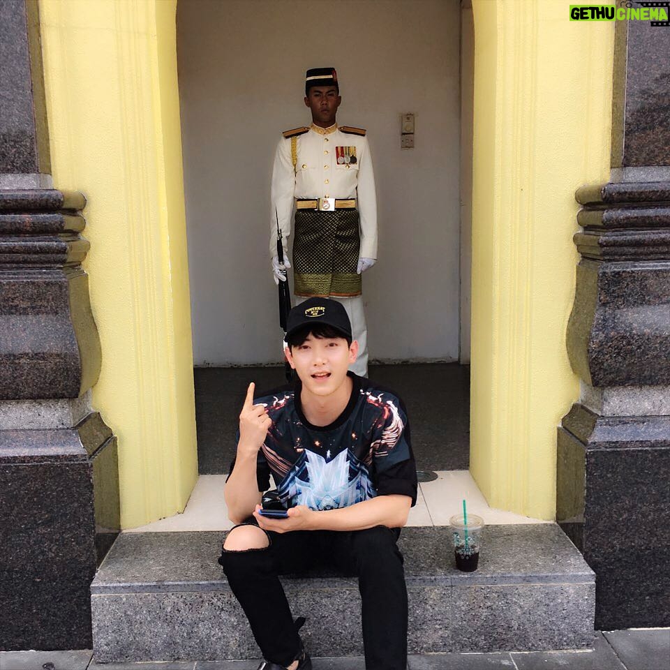 Lee Jung-hyuk Instagram - 촬영하러 #말레이시아 #malaysia #쿠알라룸푸르 #kualalumpur #공항가는길
