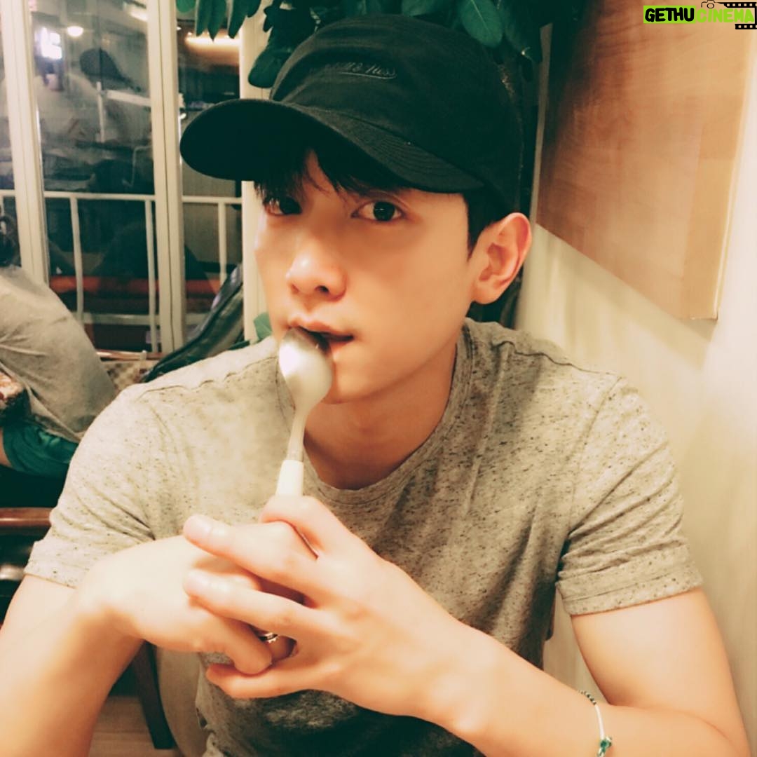 Lee Jung-hyuk Instagram - 촬영 가기전 빙수!🍧#mitchellness #공항가는길