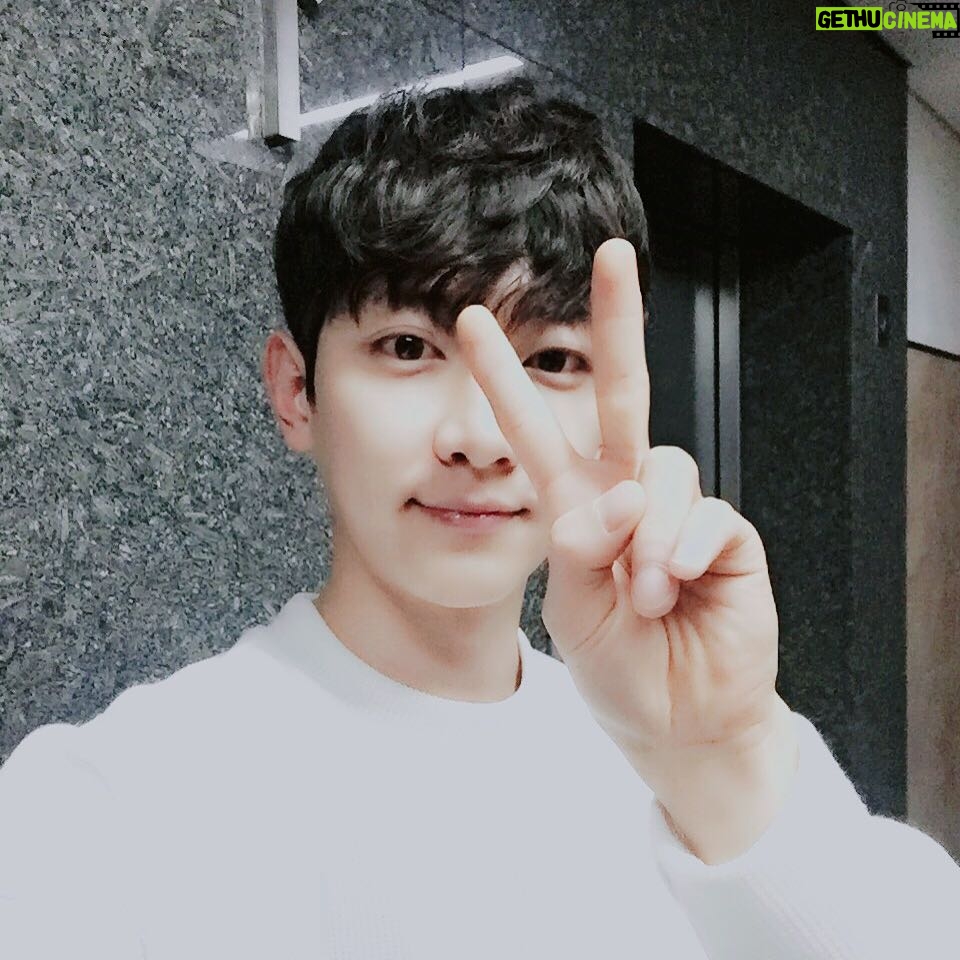 Lee Jung-hyuk Instagram - #생일축하 해주신 모든분들 감사합니다 #굿나잇