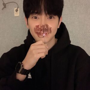 Lee Jung-hyuk Instagram - 축하해주신 분들 덕분에 너무 행복한 하루 보냈습니다!! 36살이되니 좀 쑥스럽기도 하지만ㅎ
정말정말 감사합니다~~💕💕