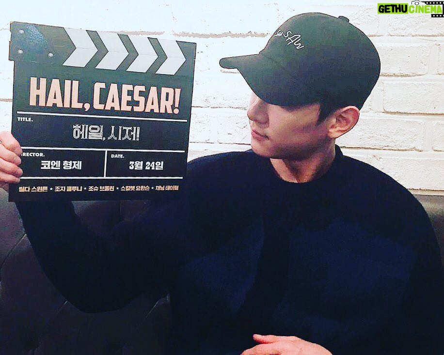 Lee Jung-hyuk Instagram - #헤일시저 #3월24일개봉 #코엔형제 배우와 감독만으로도 꼭 봐야할..기대기대!
