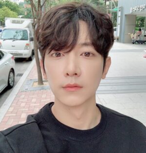 Lee Jung-hyuk Instagram - 날씨가 너무 너무네~~