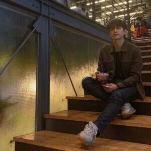 Lee Jung-hyuk Instagram - #양자물리학 '생각하는대로 이뤄진다'