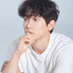 Lee Jung-hyuk Instagram - #미스틱스토리 NEW프로필
#페임어스스튜디오 #포토그래퍼채승준 #프로필촬영 

@fame_us_studio