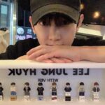 Lee Jung-hyuk Instagram - 나도 몰랐다...내가 10년이나 했다는걸.. 이게 갑자기 뭐지??하고 있었는데..그래서 준거였구나... 잊지않고 챙겨준 VER❤️ 진짜 너무 고맙고 사랑한다. 지치지않고 응원해준 가족들 그리고 너희를 생각해서라도 약속했던 좋은사람,좋은배우 되도록 더 더 열심히 할께!! 오랜 시간 함께해준 동훈이형,은성이형을 비롯한 회사 식구들 한테도 너무 고맙습니다! 모두에게 앞으로 늙어 죽을때까지 배우로서 보답하겠습니다!!