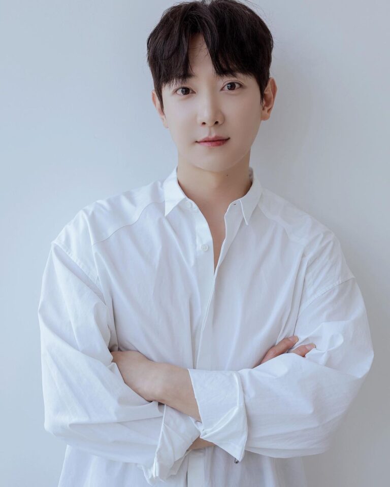 Lee Jung-hyuk Instagram - 미스틱스토리 @mysticstory.official @gayeongkim_