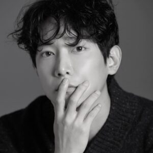 Lee Jung-hyuk Instagram - #미스틱스토리 NEW프로필
#페임어스스튜디오 #포토그래퍼채승준 #프로필촬영 

@fame_us_studio