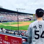 Lee Jung-hyuk Instagram - 오늘은 꼭! 이기고 돌아가리다 #엘지트윈스