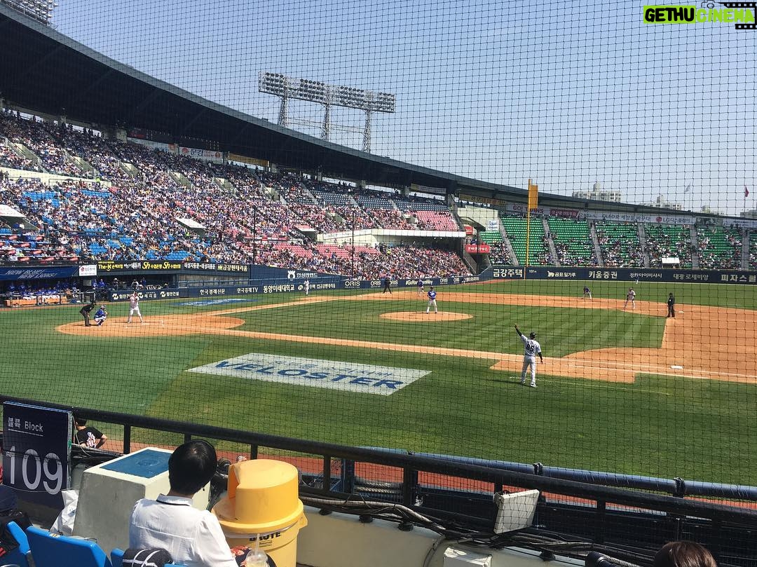 Lee Jung-hyuk Instagram - 8연승이였는데..나 오니까 딱 지네.. #연승브레이커#엘지트윈스