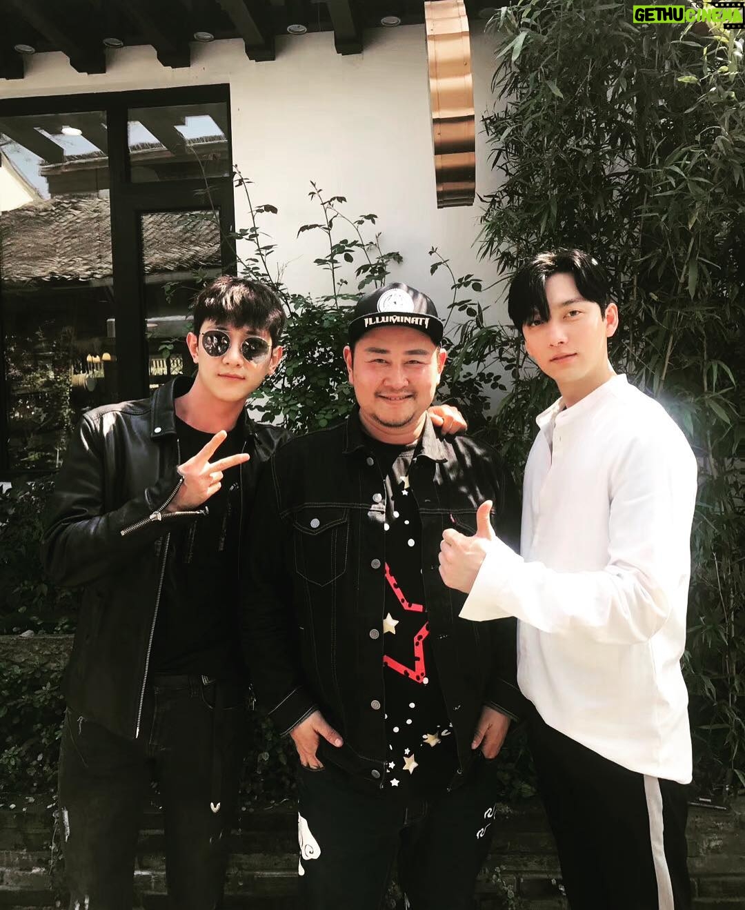 Lee Jung-hyuk Instagram - 친구 사귐! #hangzhou