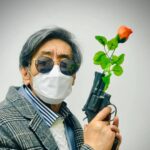 Lee Oi-soo Instagram - 대한민국의 언론은 이제 쓰레기보다 못한 가치를 지닌 상태로 전락해 버렸습니다. 그래도 쓰레기는 인간의 편리성과 필요성을 다 수행하고 쓰레기가 됩니다. 하지만 지금의 대한민국 언론은 오히려 쓰레기가 자기들을 모독하지 말라고 버럭 화를 낼 지경입니다. 영국 옥스포드 대학교 부설 발표에 따르면 조사 대상 38개국 중 신뢰도가 4년 연속 최하위로 집계되었습니다. 이것은 대한민국 언론이 객관적인 시각에서 쓰레기보다 못한 가치를 지닌 매체로 판명되었다는 뜻입니다. 지금 대한민국은 코로나19 사태로 큰 위기를 겪고 있는 중입니다. 이런 때일수록 언론의 순기능적 역할이 필요합니다. 그런데도 현실적으로 대한민국은 쓰레기 언론들이 남발하는 가짜 뉴스들 때문에 적지 않은 곤경에 빠지곤 합니다. 가짜 뉴스들을 사이비 종교들이 내세우는 교리처럼 신봉하고 대통령을 비난하거나 현정부를 폄훼하는 부류들이 체제 전복을 의도하거나 사회 혼란을 부추기고 있습니다. 한마디로 국가존립을 위협하고 사회안정을 위협하는 망국적 행위입니다. 그들의 배후에는 필시 부패 정치 세력들이 도사리고 있습니다. 똑같은 논지와 똑같은 행동과 똑같은 악습들이 그 사실을 입증합니다. 지각이 있는 사람이라면 이제 그만 속을 때도 되지 않았습니까. 우리가 벌레나 짐승입니까. 아니면 돌멩이나 쇳덩이입니까. 왜 같은 수법에 계속 속아야 하는 겁니까. 당신들 생각만 하면서 살지 말고 국가와 민족도 생각하면서 살아갑시다. 코로나는 코리아를 이길 수 없습니다. 정신을 차립시다. 힘을 냅시다. 존버. #불현듯살아야겠다고중얼거렸다금세기최고의시정잡배이외수금세기최고의뻘소리모음.
