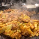 Lee Oi-soo Instagram - 춘천에서 가장 맛있는 닭갈비집. 우미 닭갈비. 특히 치즈 닭갈비가 별미입니다. 맛과 친절은 이외수가 보증합니다. (삭주로 116)