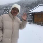 Lee Oi-soo Instagram - 오늘 아침 이런 기막히게 아름다운 풍경을 선물 받고도 하나님께 감사하다는 말씀을 못 드렸습니다. 코로나19하고 신천지는 왜 그냥 내버려 두시는지 궁금합니다. 아직도 하나님 몰래 뇌물 처먹었는지 엉뚱한 곳에만 벼락 때리는 천국벼락담당관 왜 안 자르시는지도 궁금합니다. 풍경이 아름다울수록 외로움은 깊어지고 외로움이 깊어질수록 술생각이 간절해집니다. 아직도 감성마을은 엄동설한, 저는 여전히 존버하고 있습니다. 봄이 오면 예쁜 여자 하나 꽃피우면서 열심히 글이나 쓰겠다는 결심은 자동연기되었습니다. 끝으로 나라도 말아 처먹고 천국도 말아 처먹은 빤스목사님의 빵깐행을 자축합니다. 하지만 그놈을 감싸고 도는 정치 야바위꾼들까지 빵깐으로 보내지 않는 한 대한민국 미래의 날씨는 아 띠바, 연일 흐림입니다.