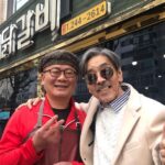Lee Oi-soo Instagram - 춘천에서 가장 맛있는 닭갈비집. 우미 닭갈비. 특히 치즈 닭갈비가 별미입니다. 맛과 친절은 이외수가 보증합니다. (삭주로 116)