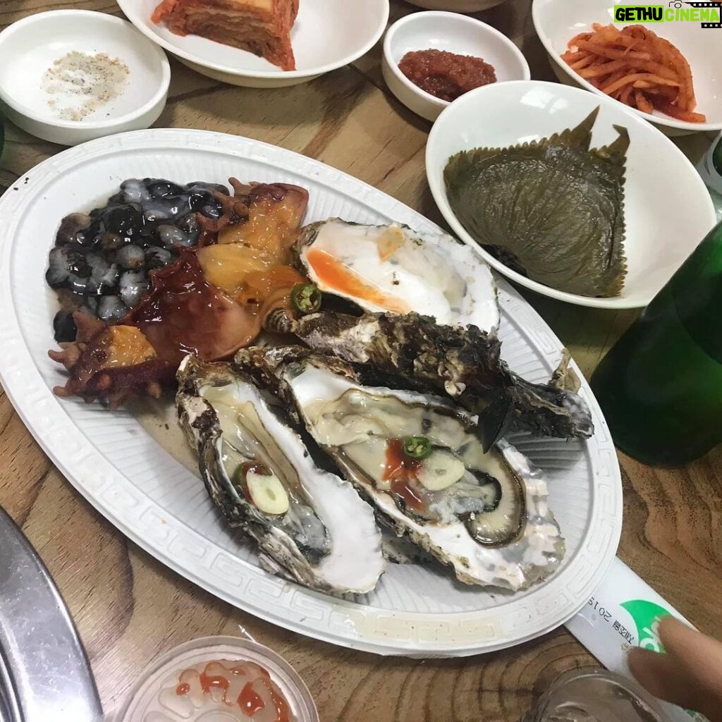 Lee Oi-soo Instagram - 디자이너 감성모자 루이엘을 사랑하는 8선녀 모임에 초대되어 푸짐한 식사를 대접받고 멋진 모자도 선물받았습니다. 어울리나요.