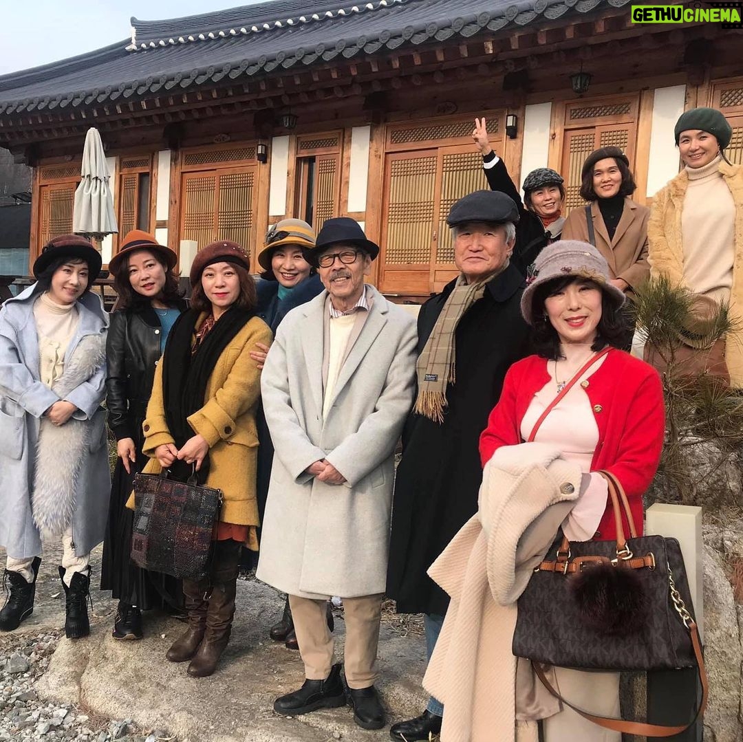 Lee Oi-soo Instagram - 디자이너 감성모자 루이엘을 사랑하는 8선녀 모임에 초대되어 푸짐한 식사를 대접받고 멋진 모자도 선물받았습니다. 어울리나요.