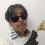 Lee Oi-soo Instagram - 코로나19 사태로 2달간 수입이 제로 상태입니다. 오늘부터 모든 SNS에 올리는 글 말미에 제 책을 직접 광고하는 해시태그 한 줄을 붙입니다. #불현듯살아야겠다고중얼거렸다금세기최고의시정잡배이외수금세기최고의뻘소리모음.