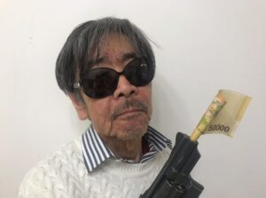 Lee Oi-soo Instagram - 코로나19 사태로 2달간 수입이 제로 상태입니다. 오늘부터 모든 SNS에 올리는 글 말미에 제 책을 직접 광고하는 해시태그 한 줄을 붙입니다. #불현듯살아야겠다고중얼거렸다금세기최고의시정잡배이외수금세기최고의뻘소리모음.