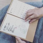 Lee Oi-soo Instagram - 안녕하세요~! 크리스마스를 기념해 아버지께 선물 드리는 마음으로 굿즈 광고 좀 할게요 양해 부탁드립니다~ 여러분, 이외수 작가의 굿즈가 카카오톡 선물하기에서도 구매 기능하게 되었습니다~! 카카오톡 선물하기에서 ‘이외수’를 쳐보세요 크리스마스 선물로 존버 굿즈를 선물해 보세요~ 뽀송뽀송한 촉감으로 고급스러운 시 다이어리! 존버 정신을 담은 존버 탁상달력! 집안을 환하게 밝혀줄 크레파스화 벽걸이 달력! 판매 수익은 전액 아버지 치료비를 위해 쓰이고 있습니다 그럼 모두 메리크리스마스! 구매는 아래 홈페이지에서도 가능합니다~ www.leeoisoo.com
