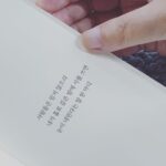 Lee Oi-soo Instagram - 안녕하세요~! 크리스마스를 기념해 아버지께 선물 드리는 마음으로 굿즈 광고 좀 할게요 양해 부탁드립니다~ 여러분, 이외수 작가의 굿즈가 카카오톡 선물하기에서도 구매 기능하게 되었습니다~! 카카오톡 선물하기에서 ‘이외수’를 쳐보세요 크리스마스 선물로 존버 굿즈를 선물해 보세요~ 뽀송뽀송한 촉감으로 고급스러운 시 다이어리! 존버 정신을 담은 존버 탁상달력! 집안을 환하게 밝혀줄 크레파스화 벽걸이 달력! 판매 수익은 전액 아버지 치료비를 위해 쓰이고 있습니다 그럼 모두 메리크리스마스! 구매는 아래 홈페이지에서도 가능합니다~ www.leeoisoo.com