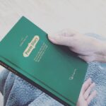 Lee Oi-soo Instagram - 안녕하세요 큰아들 한얼입니다 아버지가 입원 한지 어느덧 1년 7개월, 꼬박 19개월을 병실에서 생활하고 계시네요 아직 연하장애로 인해 입으로 식사도 못하시고 말씀도 못하시지만 그래도 운동을 열심히 하시고 계신 덕분에 팔다리에 근육도 조금씩 붙고 있습니다 달팽이처럼 느린 속도지만 반드시 집으로 돌아오실 거라 믿고 있습니다~! 엊그제는 이번에 제작한 아버지의 굿즈를 보여드렸는데 마음에 들어하셔서 저도 참 기뻤네요^^ 구매해주시고 응원해주시는 여러분들께 깊은 감사의 말씀 올립니다~! 오늘도 열심히 전자 자전거를 타고 계실 아버지, 비록 아무리 밟아도 앞으로 나가지 않는 자전거지만 아버지는 조금씩 집으로 오고 계시는거랍니다 오늘도 화이팅입니다! 페달아 씽씽 돌아라~! leeoisoo.com