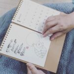 Lee Oi-soo Instagram - 안녕하세요 큰아들 한얼입니다 아버지가 입원 한지 어느덧 1년 7개월, 꼬박 19개월을 병실에서 생활하고 계시네요 아직 연하장애로 인해 입으로 식사도 못하시고 말씀도 못하시지만 그래도 운동을 열심히 하시고 계신 덕분에 팔다리에 근육도 조금씩 붙고 있습니다 달팽이처럼 느린 속도지만 반드시 집으로 돌아오실 거라 믿고 있습니다~! 엊그제는 이번에 제작한 아버지의 굿즈를 보여드렸는데 마음에 들어하셔서 저도 참 기뻤네요^^ 구매해주시고 응원해주시는 여러분들께 깊은 감사의 말씀 올립니다~! 오늘도 열심히 전자 자전거를 타고 계실 아버지, 비록 아무리 밟아도 앞으로 나가지 않는 자전거지만 아버지는 조금씩 집으로 오고 계시는거랍니다 오늘도 화이팅입니다! 페달아 씽씽 돌아라~! leeoisoo.com