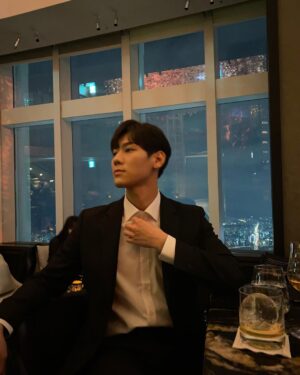 Lee Sang Instagram - 🌘back of my mind