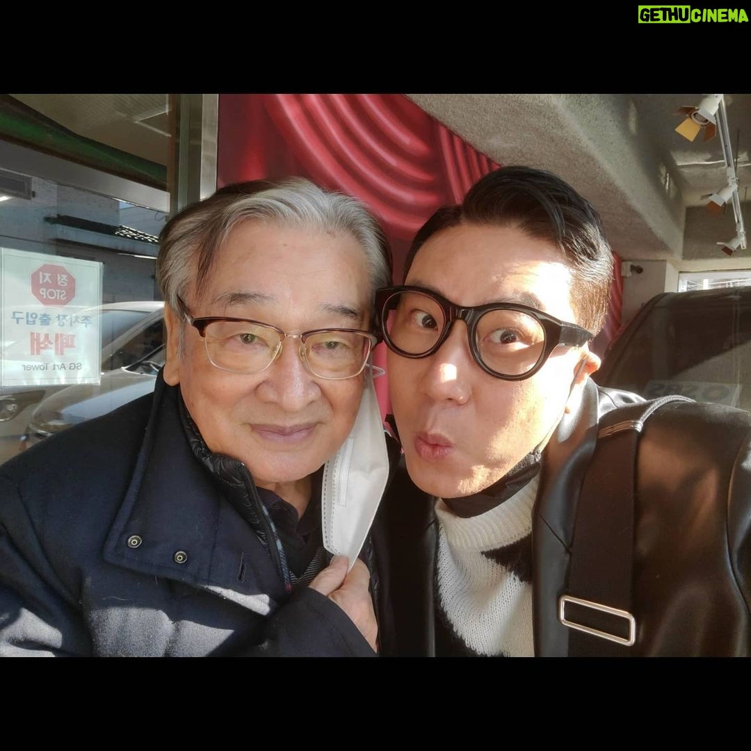 Lee Sang-min - 17.5K Likes - 선생님.... 사랑합니다^^ 너무늦은 감사인사드리고... 찰칵^^ 여러분~~~ 잘자요.. 항상 감사합니다 그리고 사랑해요~~