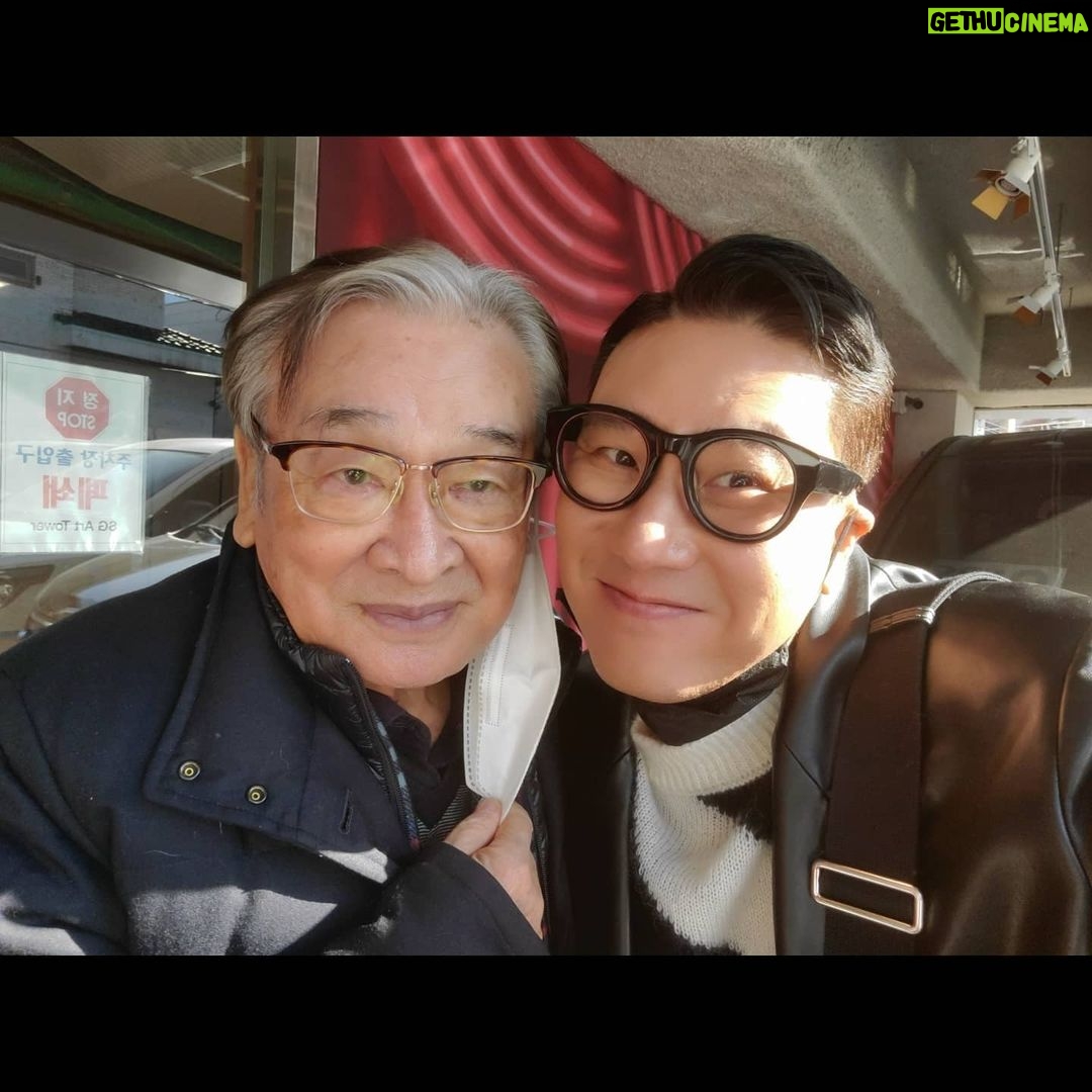 Lee Sang-min - 17.5K Likes - 선생님.... 사랑합니다^^ 너무늦은 감사인사드리고... 찰칵^^ 여러분~~~ 잘자요.. 항상 감사합니다 그리고 사랑해요~~