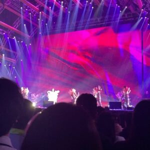 Lee Seo-yeon Instagram - 정말 영화같던 콘서트..🤍
선배님 무대를 보면서 울게될 줄이야....
선배님 인생 이야기 들으면서 같이 그 감정 공유하고, 같은 향을 맡으며 같이 노래하고 즐길 수 있어서 너무 좋았습니다❤️
울엄니 최고 멋있다ㅜㅜㅜㅠ🫶🏻🫶🏻🫶🏻