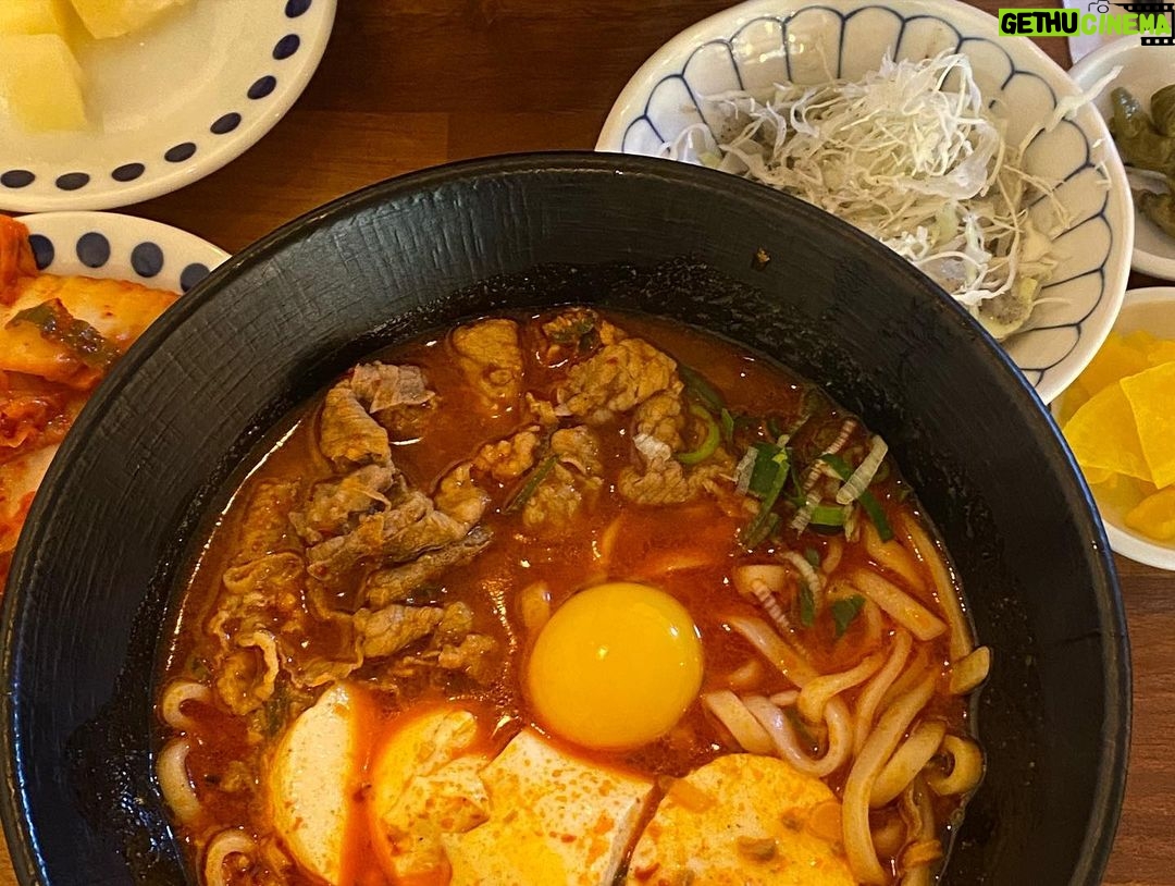 Lee Seo-yeon Instagram - 아 너무 행복해.. 사실 이거 말고 어제 오늘 먹은거 더 있음..☺️