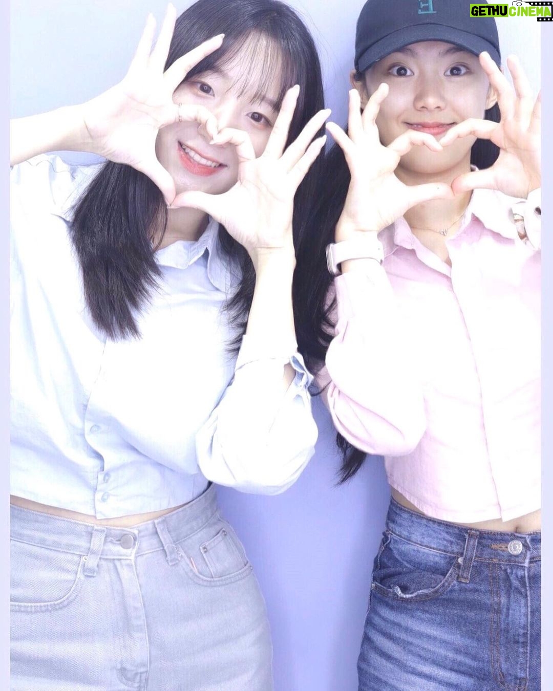 Lee Seo-yeon Instagram - 예쁜 언니랑 파인애플(?) 닮은 단무지(?)와 함께하는 밥약💚