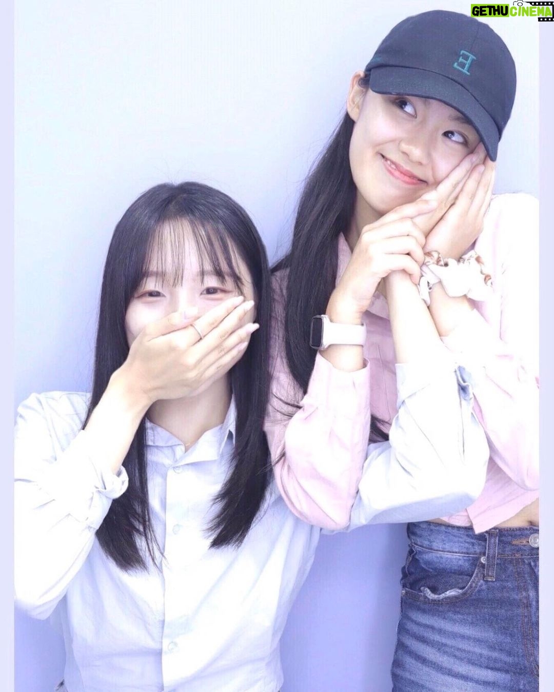 Lee Seo-yeon Instagram - 예쁜 언니랑 파인애플(?) 닮은 단무지(?)와 함께하는 밥약💚